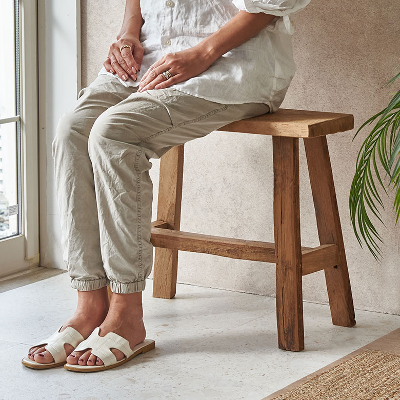 チークウッドのジャワのリクレイムドウッドベンチ