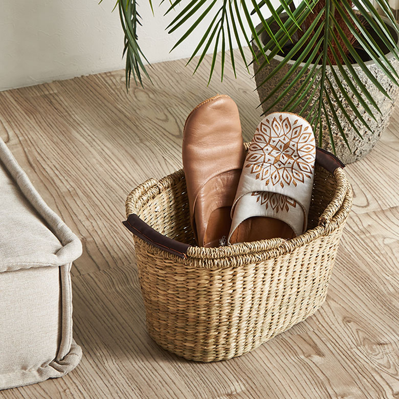 シーグラスで作られたナチュラルな収納バスケット