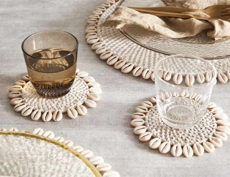 敷くだけで気分をあげてくれるコースターです