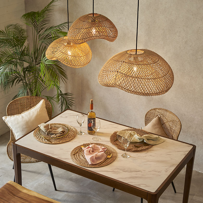 ラタンのペンダントライト3個合わせのコーディネート
