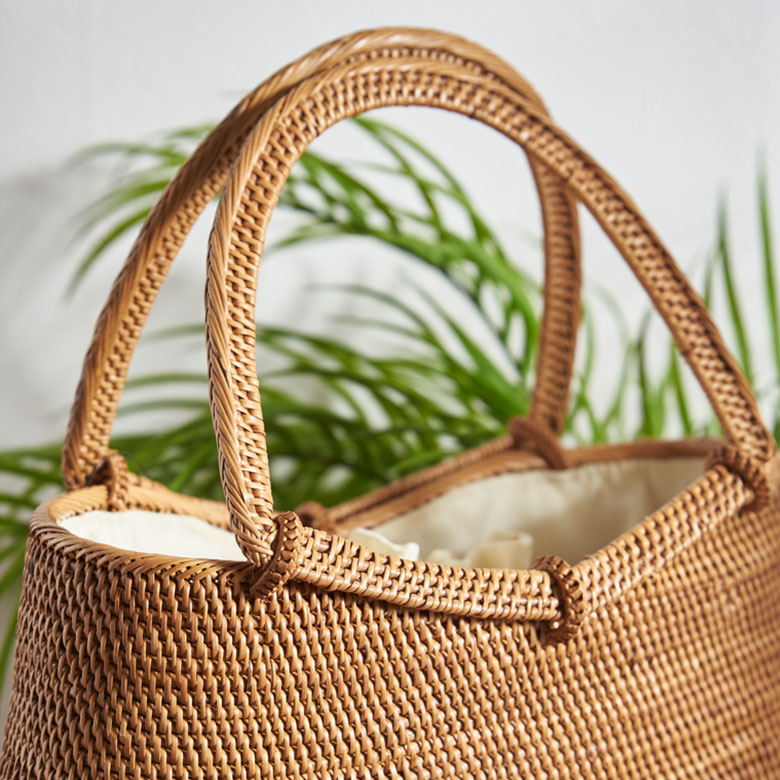 バリ職人が織りなす、美しく編み込まれた逸品