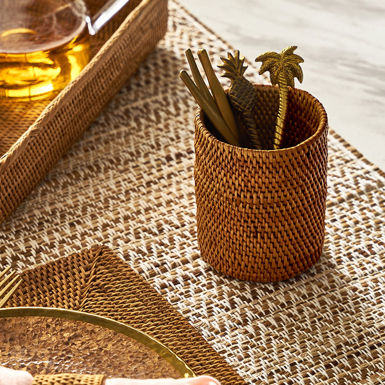 天然素材アタ製の筒型スタンドケース