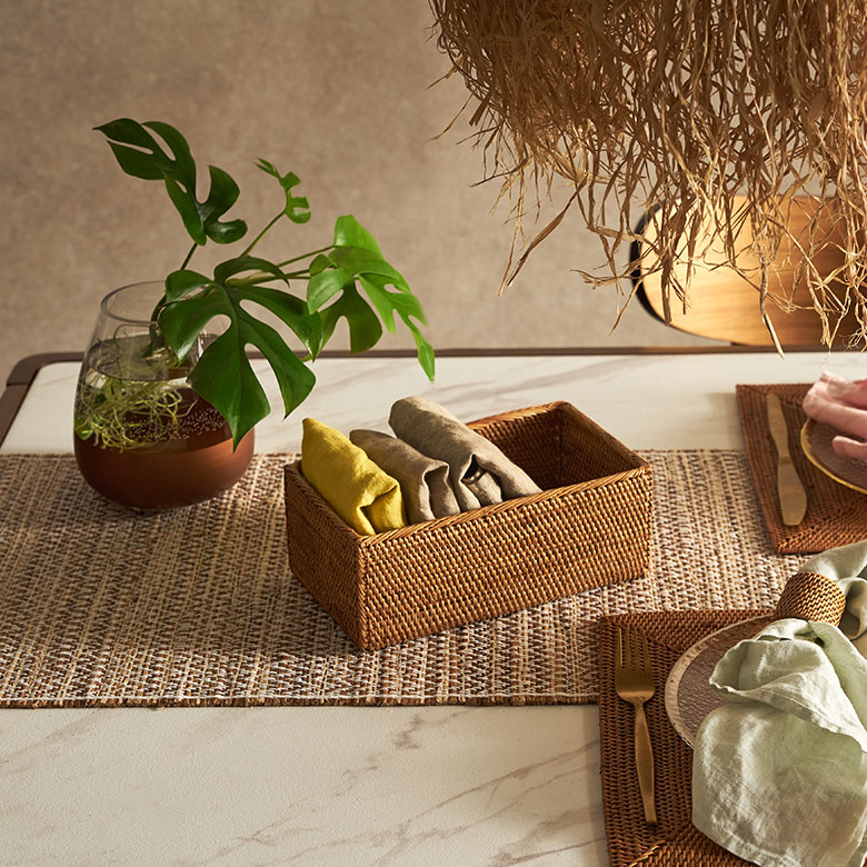 ご自宅のダイニング、来客用やカフェにもおすすめのアタ製トレイ