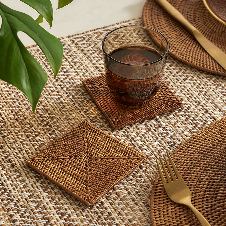 天然素材アタ製のスクエアコースター