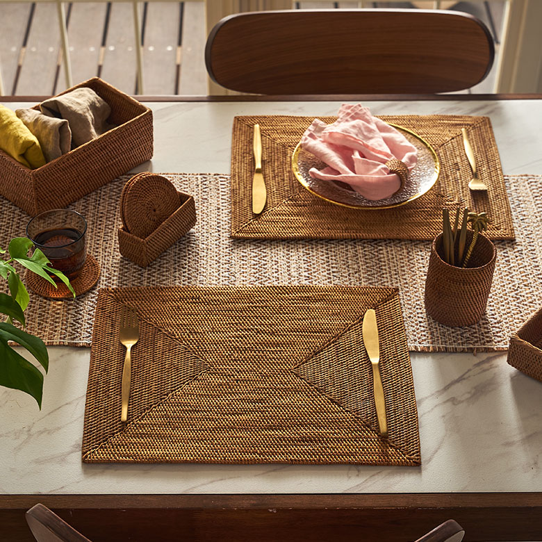 天然素材アタ製のレクタンブルランチョンマット