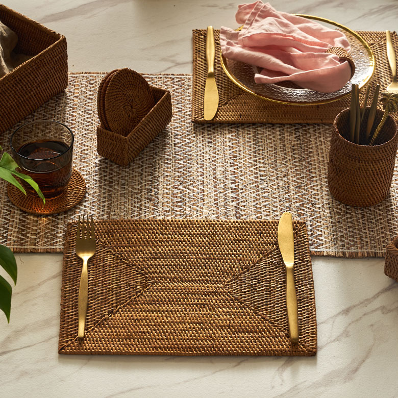 天然素材アタ製のスクエアランチョンマットSサイズ