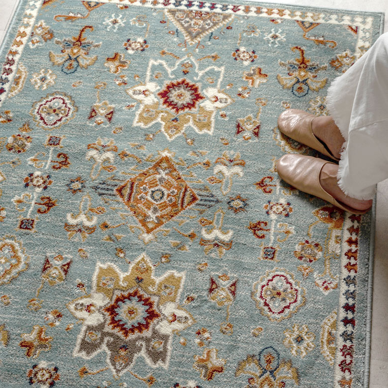 お部屋のアクセントになるウィルトン織のデザインラグ