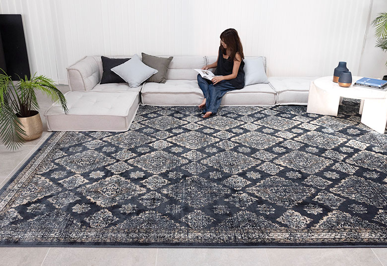 アラベスク調のデザインラグ