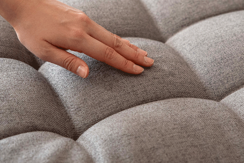 ポケットコイルを内蔵した5層構造のソファー