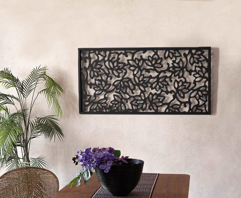 オリエンタルなデザインの彫刻アート