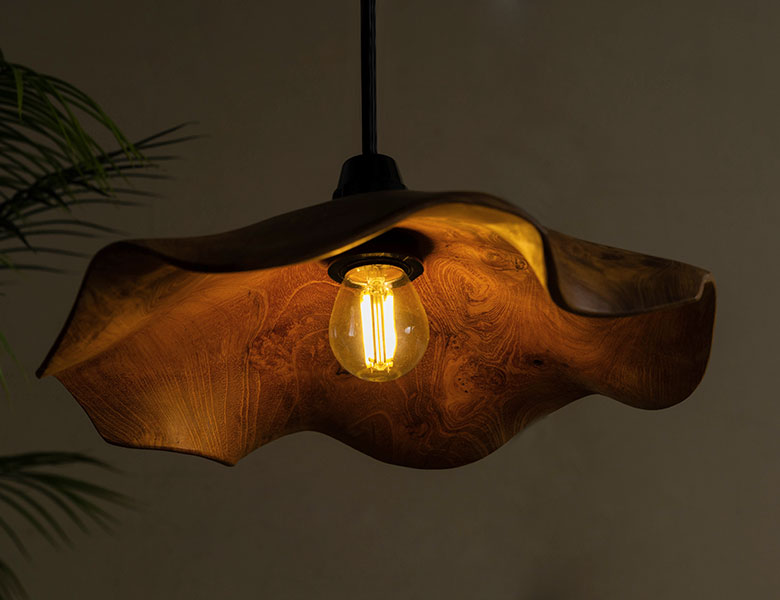 花びらのような柔らかく優雅なフォルム