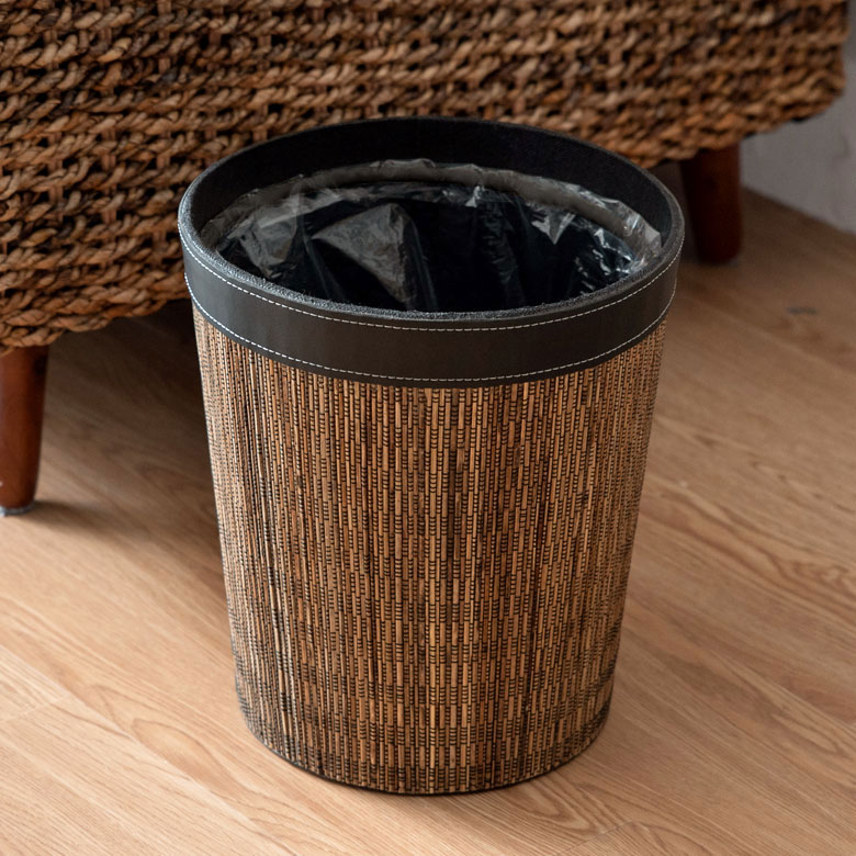 ナチュラルでおしゃれなゴミ袋止めリングつきゴミ箱。