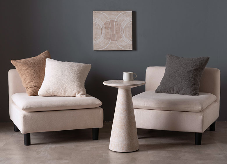 Teddyクッションカバーの全色をソファに置いたイメージ