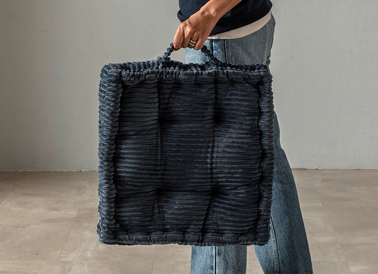 持ち運びに便利な手持ちハンドル