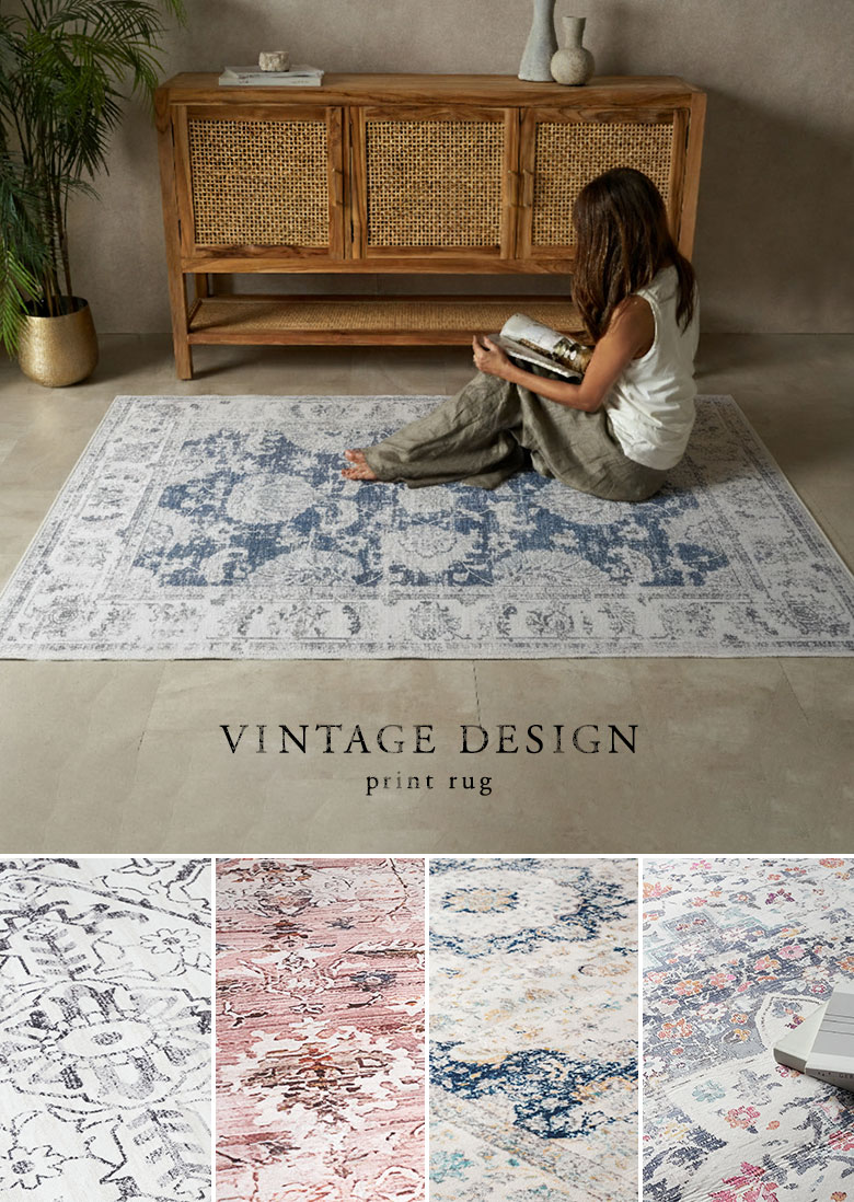 アンティーク風デザインプリントラグを部屋にコーディネートした全体イメージ