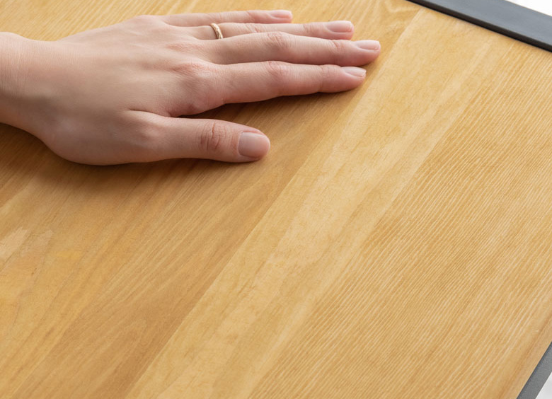 木目の美しい天然木、パインウッド