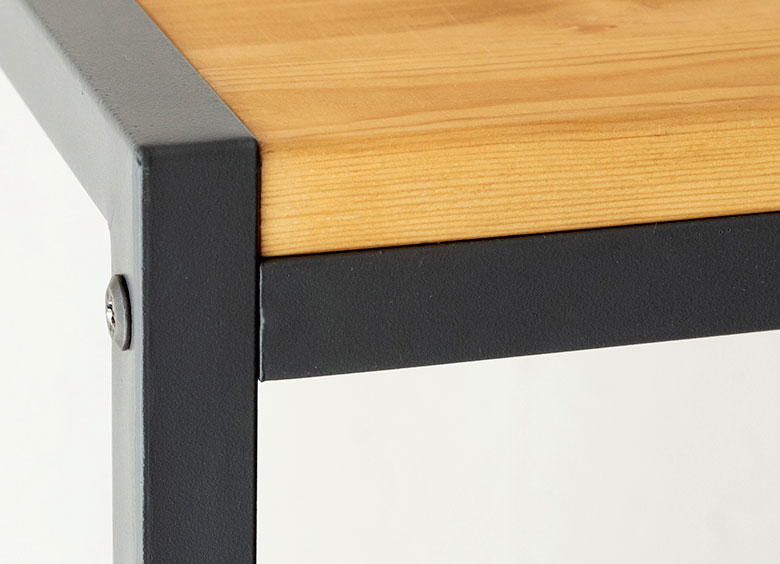 木目の美しい天然木、パインウッド