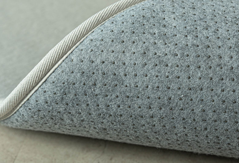 強力な滑り止めで吸着するウレタンラグ