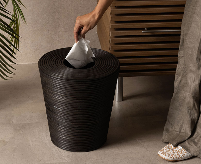 お手洗い後のペーパータオル入れやお手拭きタオル入れとしても