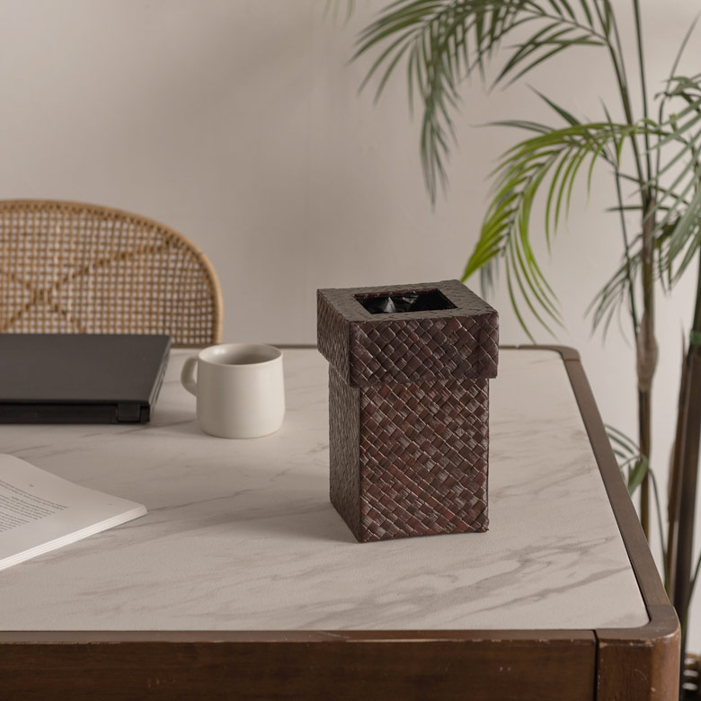 コンパクト設計でベッドサイドやトイレ、オフィスやリビングで活躍のごみ箱