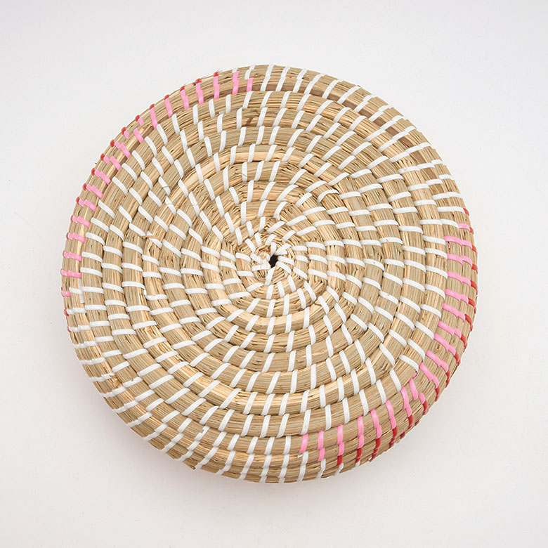 裏面の様子。しっかり自立するかごバスケット