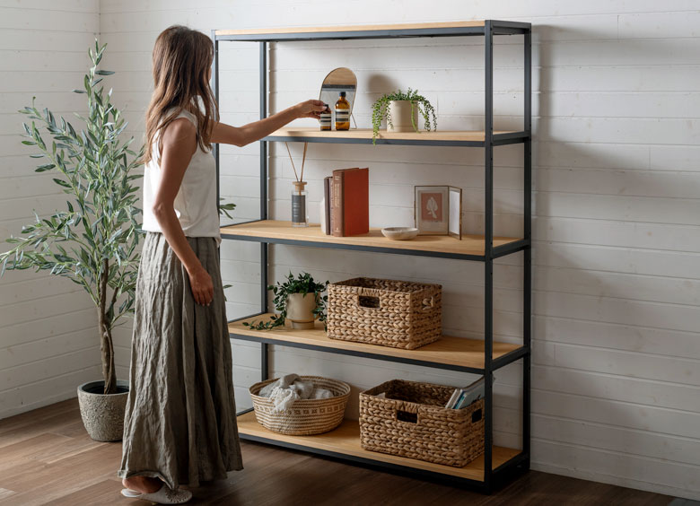 ワイドに魅せる壁面収納