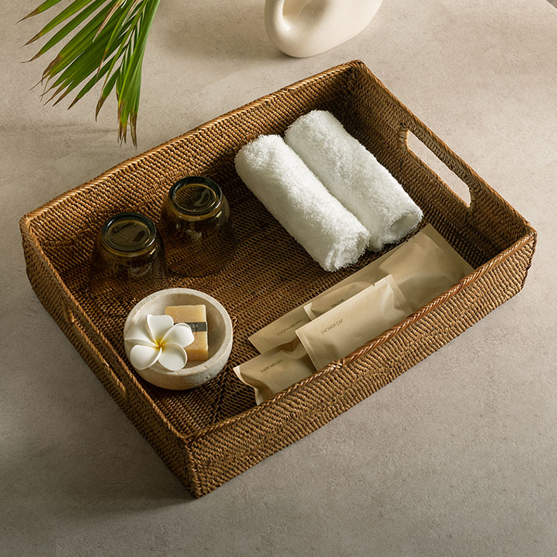 魅せる収納としても使える長方形のトレイ型バスケット