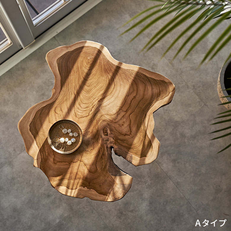 ひとつとして同じものはなく、まさに一点もののチーク材