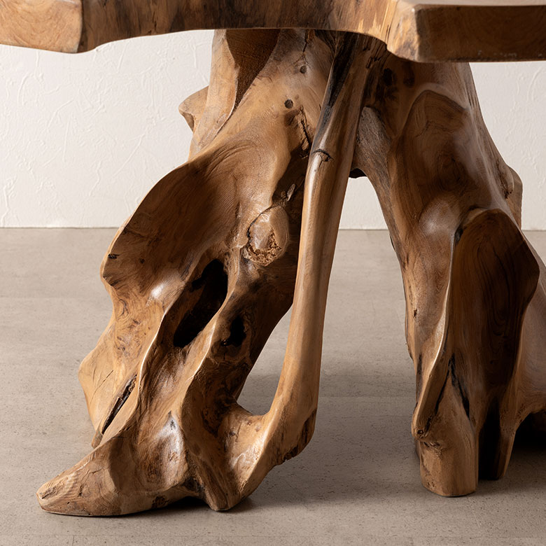 脚部には天然の根を使用