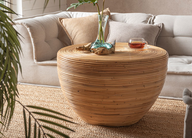 素材本来の色を活かしたラッカー仕上げ