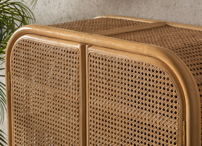 50％皮付きラタンが生む、上品な表情