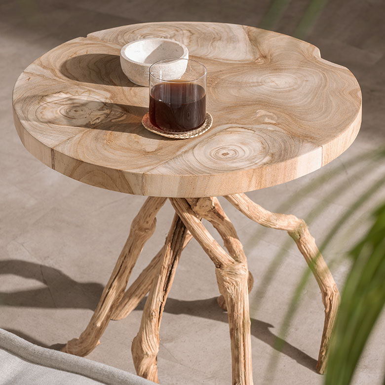 チーク無垢材の木製テーブル