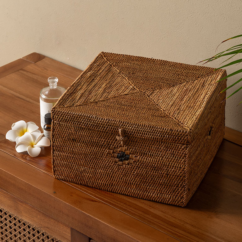 バリ島の伝統素材アタの大きな蓋付き収納バスケット