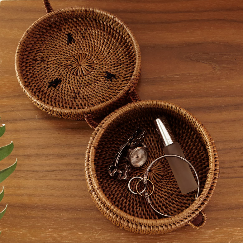 丸い形とコンパクトなサイズがお洒落なアタの円形小物入れ