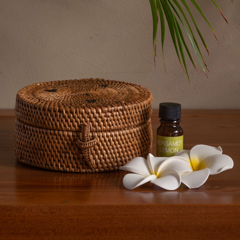 バリ島の伝統素材アタの蓋付き小物入れ