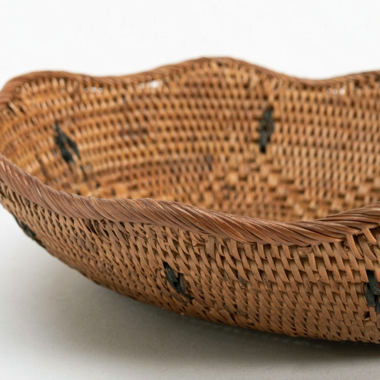 バリ島の伝統素材アタのかごバスケット