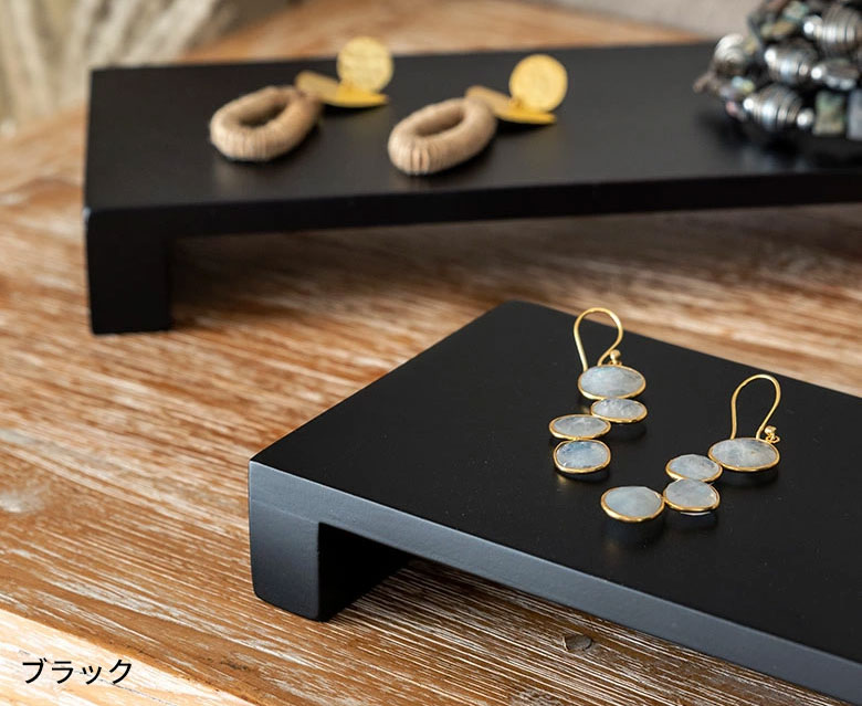 高級木材マホガニーの上質感ある佇まい