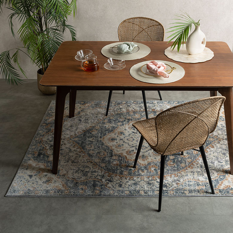 お部屋の雰囲気を格上げする柄ラグ