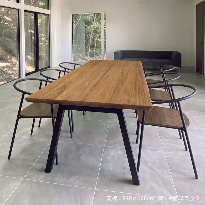 オフィスの会議室でも使える240×110cmサイズ