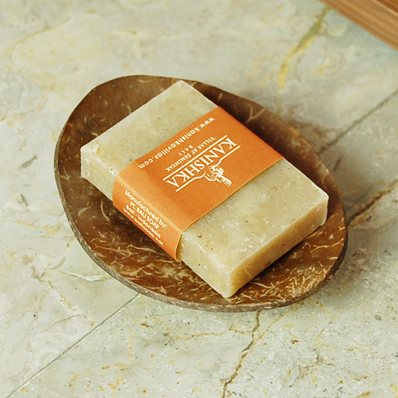 ココナッツの殻でできたソープディッシュ