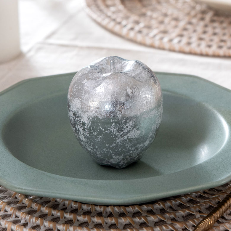 木彫りのフルーツオブジェ