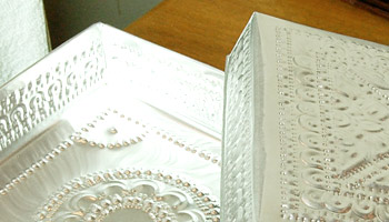 人気のアルミ製小物入れシリーズに正方形の形をした小物入れが登場♪