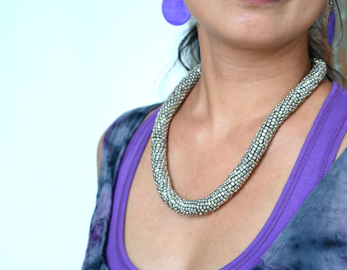 アンティークカラーのロープ型ボリュームネックレス