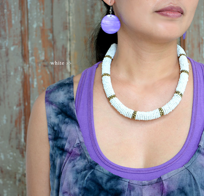 ネオンカラーのロープ型ビーズネックレス