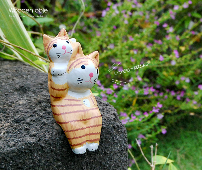 バリ島からやってきた仲良し親子のバリネコオブジェ。