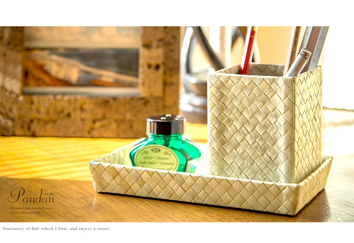 パンダンで出来スクエア型ペンスタンド