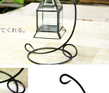 足元に円型に作られた土台は安定感があり安心して使えます。