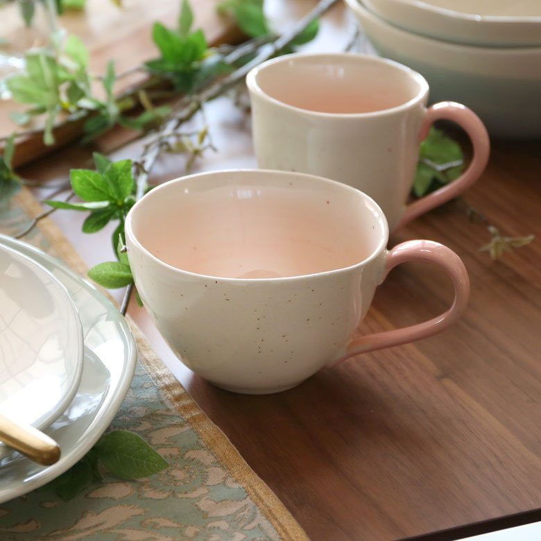 少しいびつで素朴なフォルム