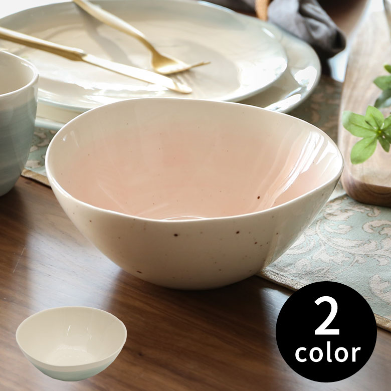 柔らかい色合いのサラダボウル