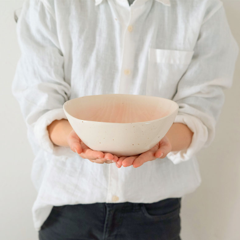 少しいびつで素朴なフォルム